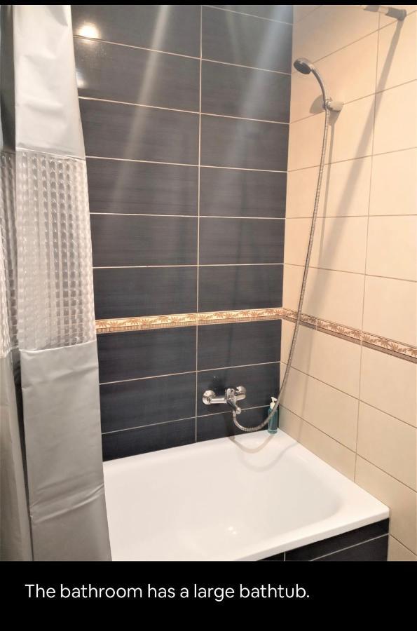 Petit Apartment Santa Coloma de Gramanet Buitenkant foto